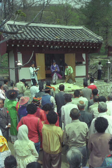 1982.5.8_대관령 국사성황제002.jpg